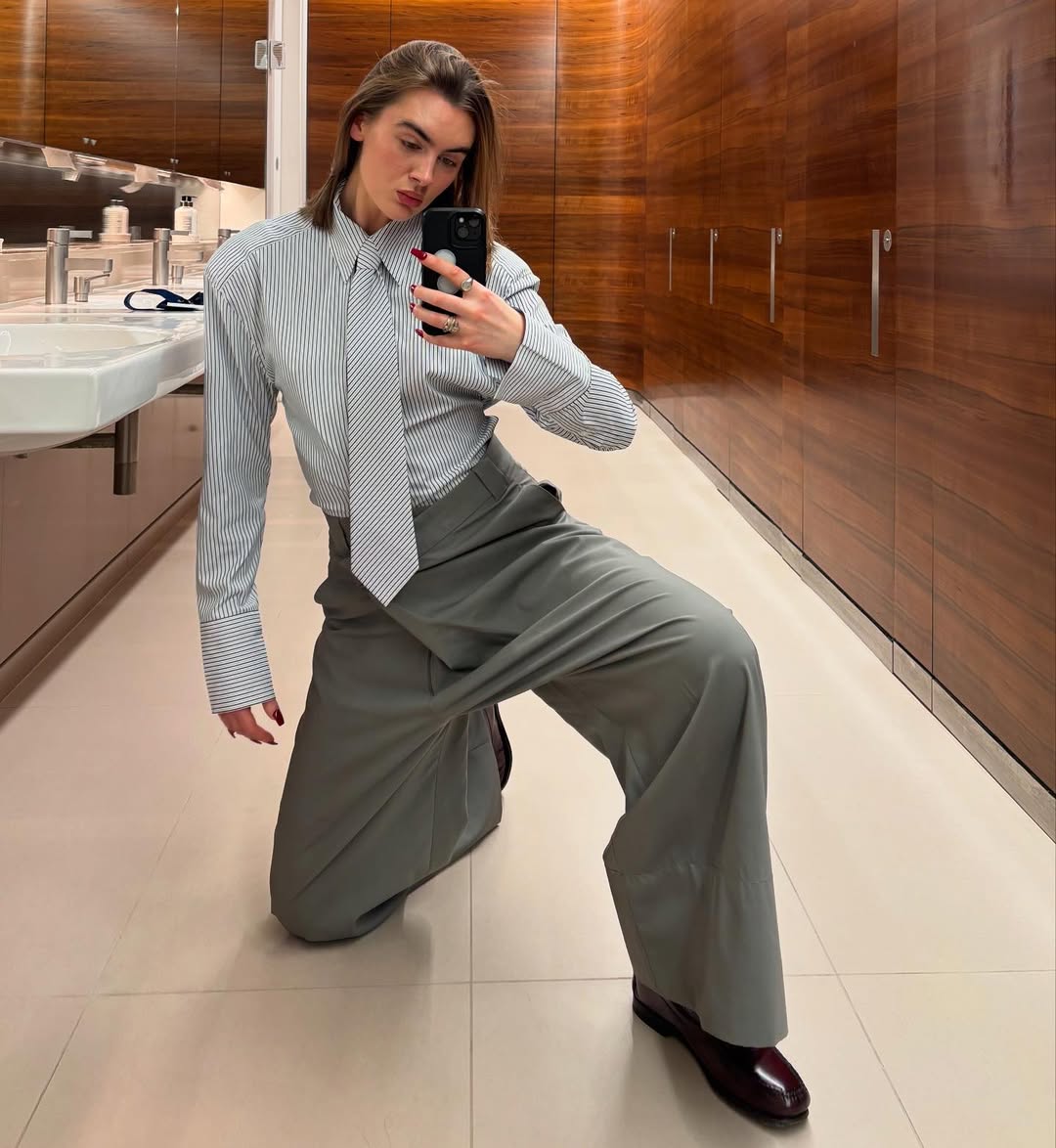 금융 우먼 캣의 출근룩